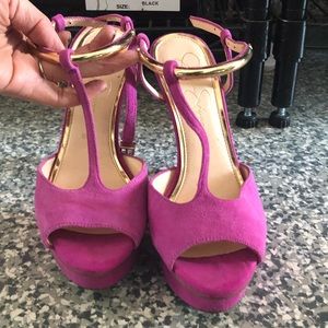 Super sexy pink suede platform sandals. Must have!